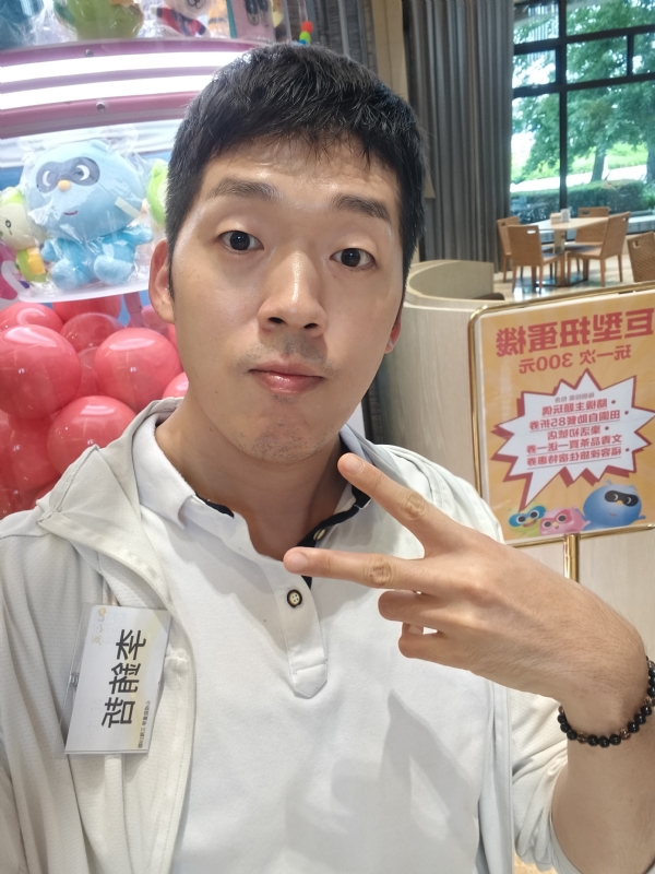 銪哲的第一张照片--桃园父母相亲团